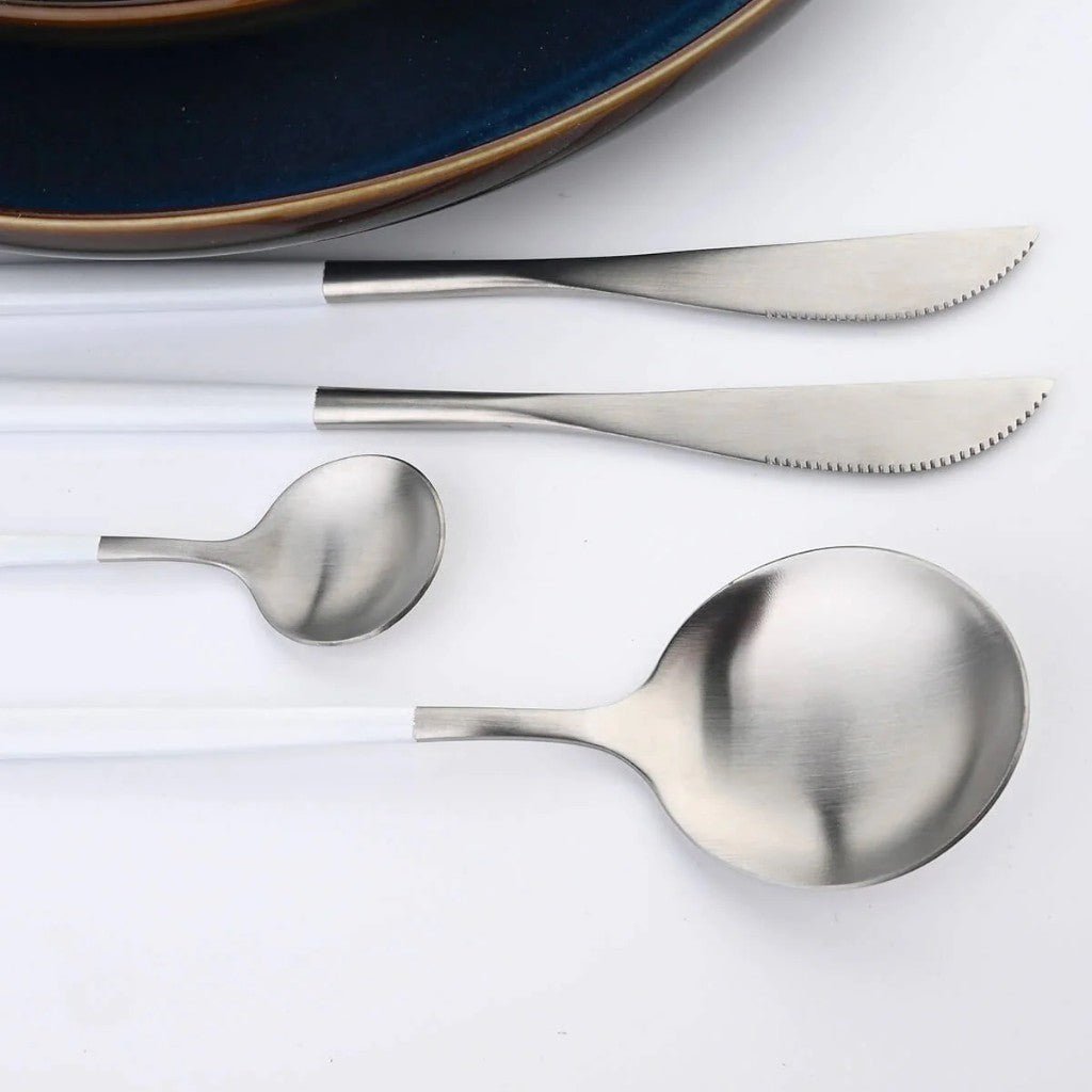 White Silver Cutlery Set - 30 Piece Flatware