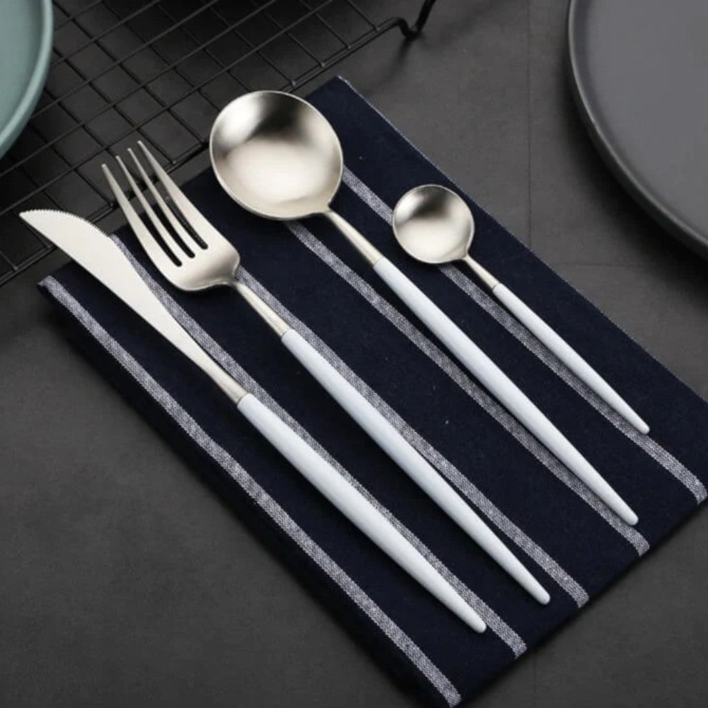 White Silver Cutlery Set - 30 Piece Flatware