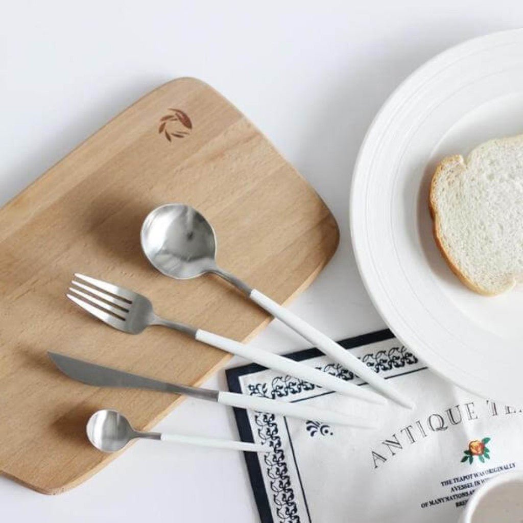 White Silver Cutlery Set - 30 Piece Flatware